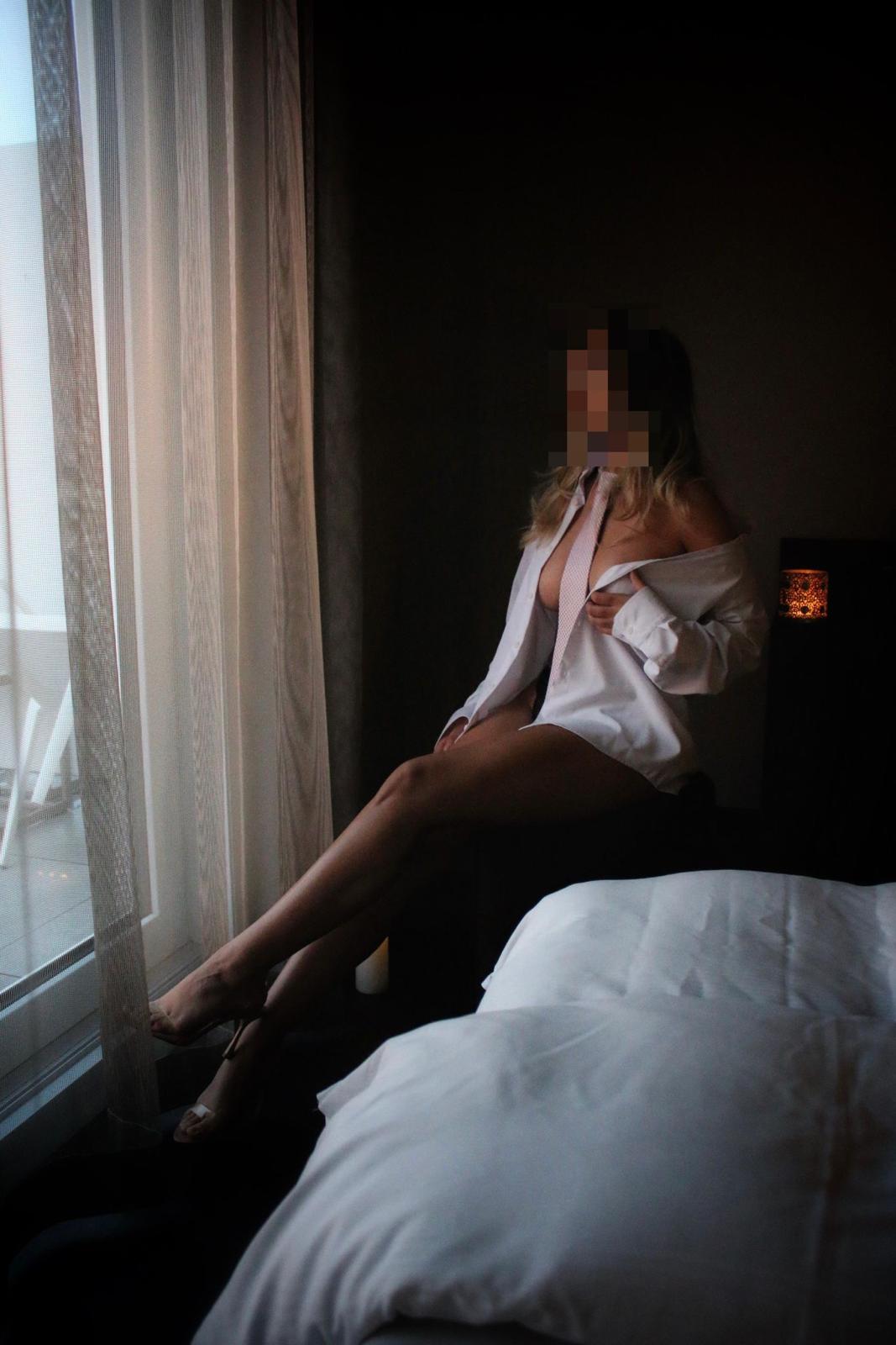 <h1>Melanie</h1></p>Alter: 28</p>Größe: 1,66m</p>Konfektion: 34</p>BH: 75C</p>Sprache: deutsch, englisch